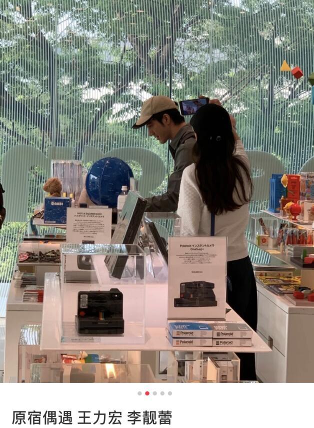 王力宏分居前三个月，与李靓蕾同游日本被偶遇，手拉手超恩爱