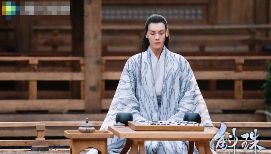 “龙须刘海”不要随便碰，颜值高的仙气飘飘，颜值低的秒变蟑螂精