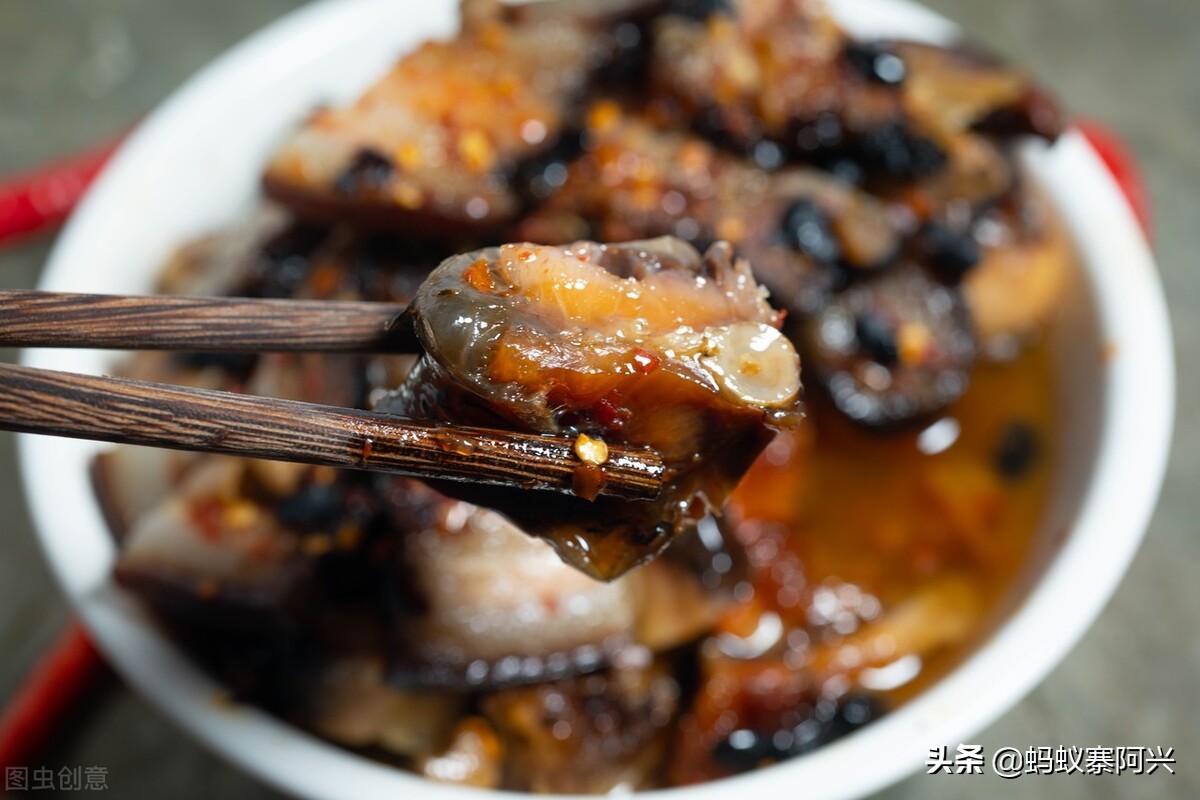 湖南最出名的10道菜，你吃过几种？其中剁椒鱼头已经名声在外了