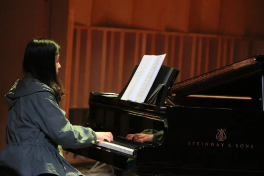 她考入湖北名校，精通英、日、法三国语言，手握国奖，保研双一流高校！