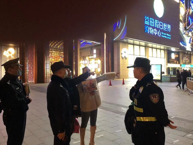外地游客丢手机 西安碑林民警连夜寻找获点赞