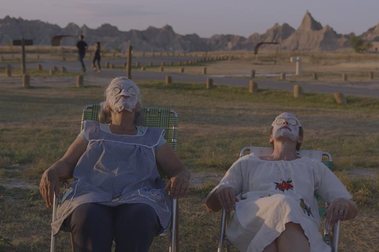 电影《无依之地》：何以为家？献给不得不离开的那些人