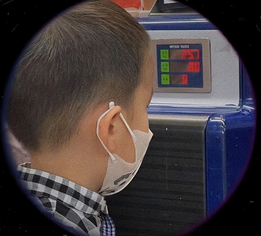 兄妹三人：黄多多带领多妹和弟弟作画，网友：三个艺术家