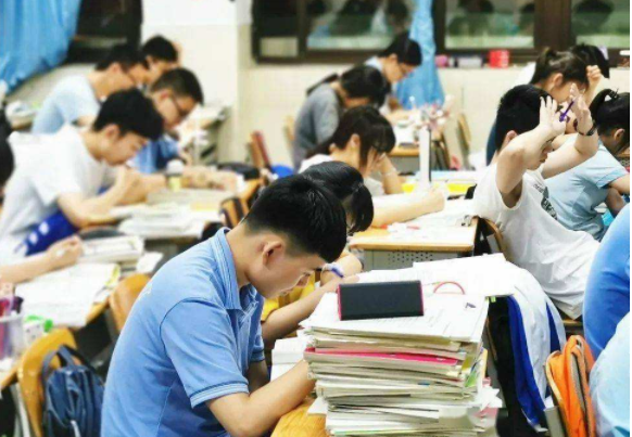 教育部明确规定，这些学生不得参加高考，即使成绩再好也没机会