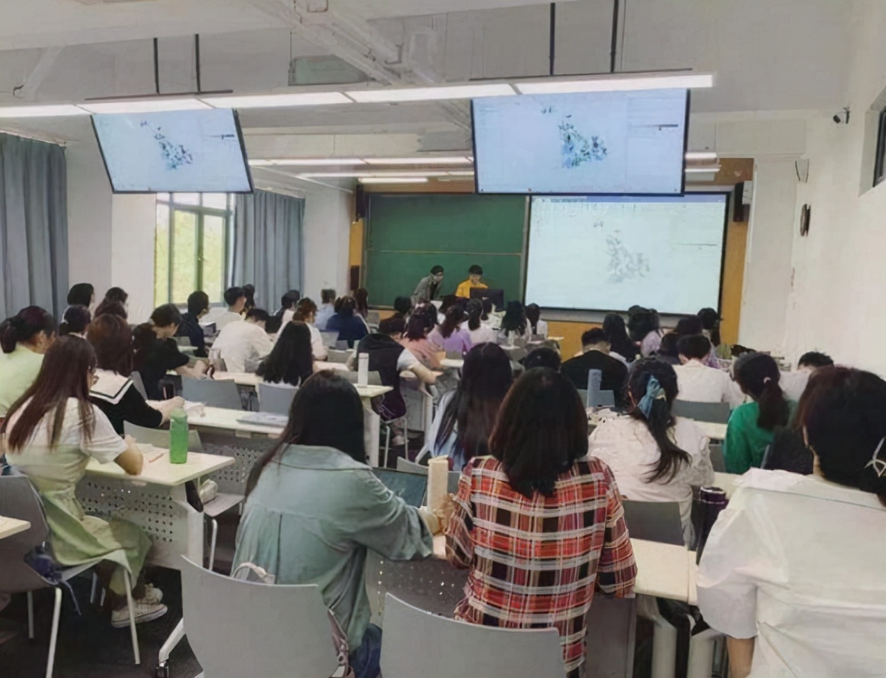 华为又签下3所高校，都是双非层次的院校，网友直呼是有个性选择