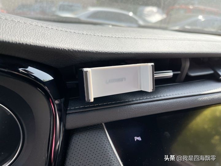 给媳妇的iPhone 13换个绿联磁吸无线充车载手机支架来体验看看
