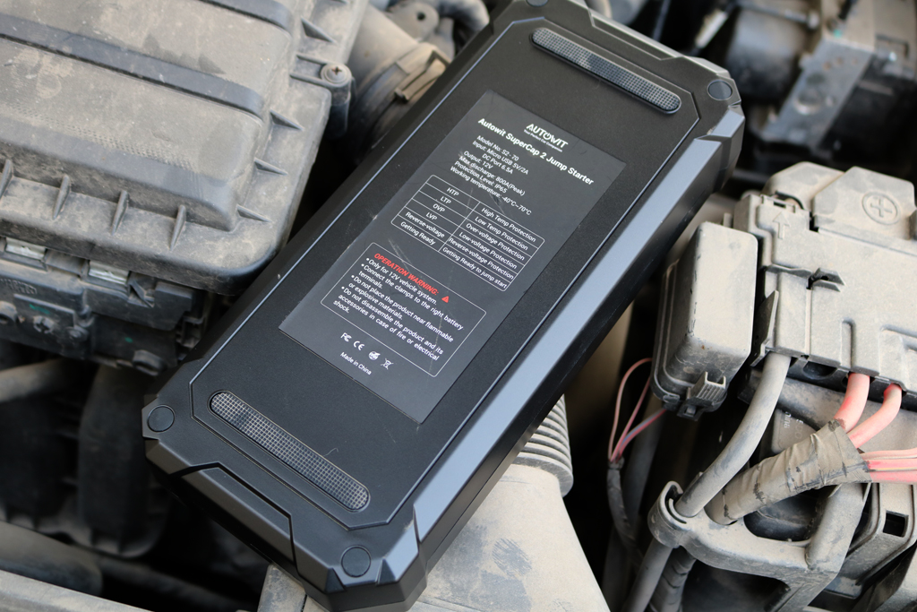 北方冬天必备 汽车电瓶强心剂—autowit超级电容汽车应急启动电源