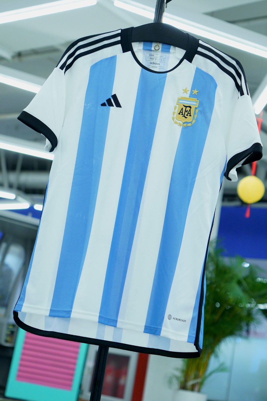 阿迪达斯世界杯球迷足球(adidas阿根廷国家队2022年世界杯主场球衣