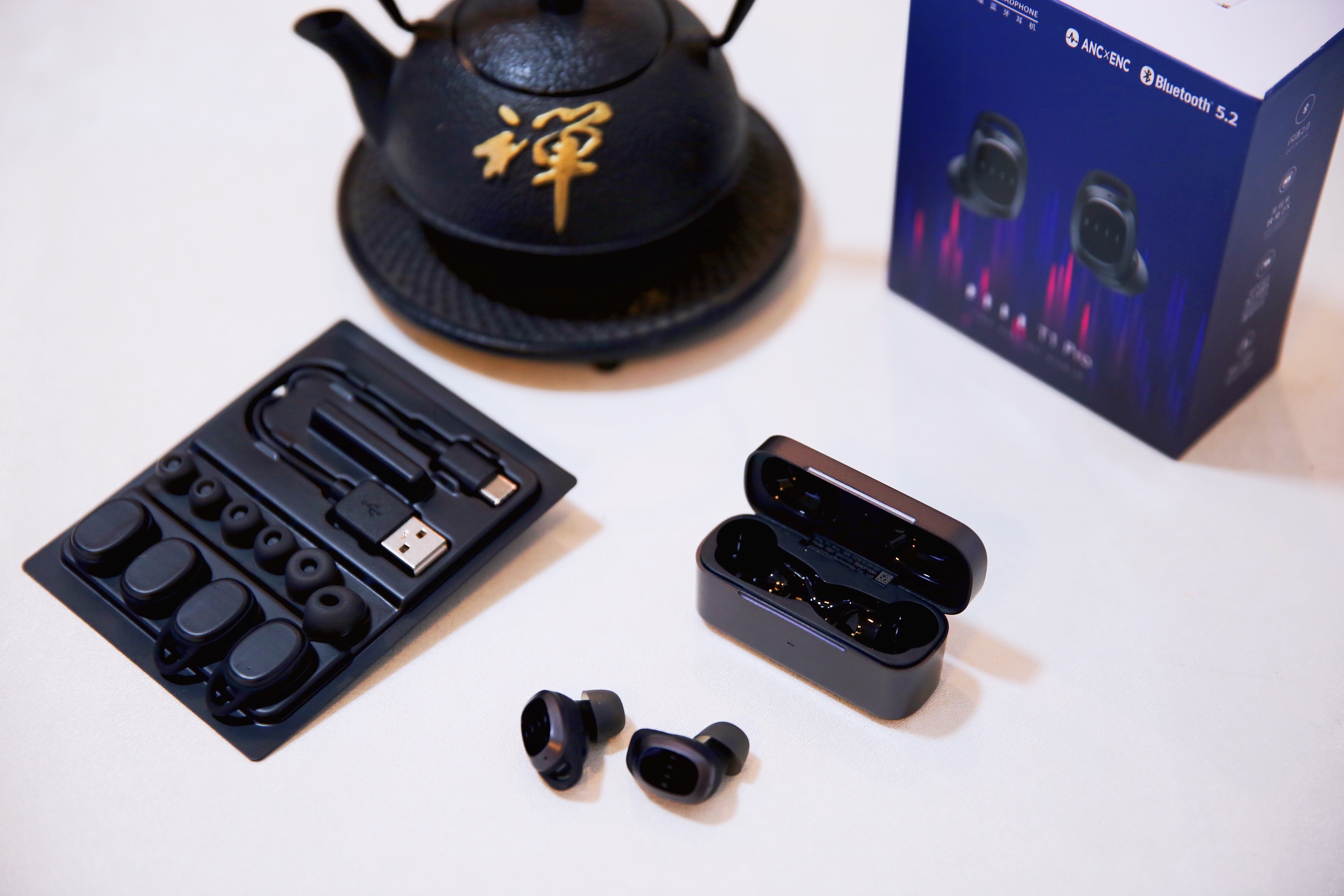 外出旅行我就喜欢戴着它，主动降噪真无线，佩戴舒适音质超好