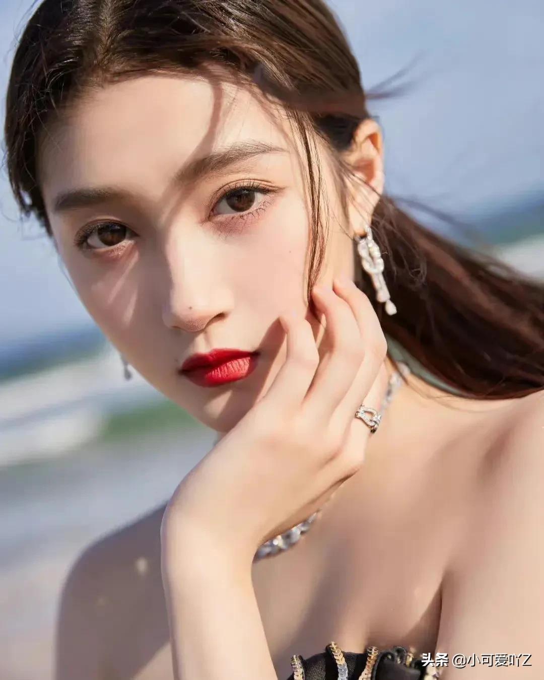 关晓彤美丽装扮图片