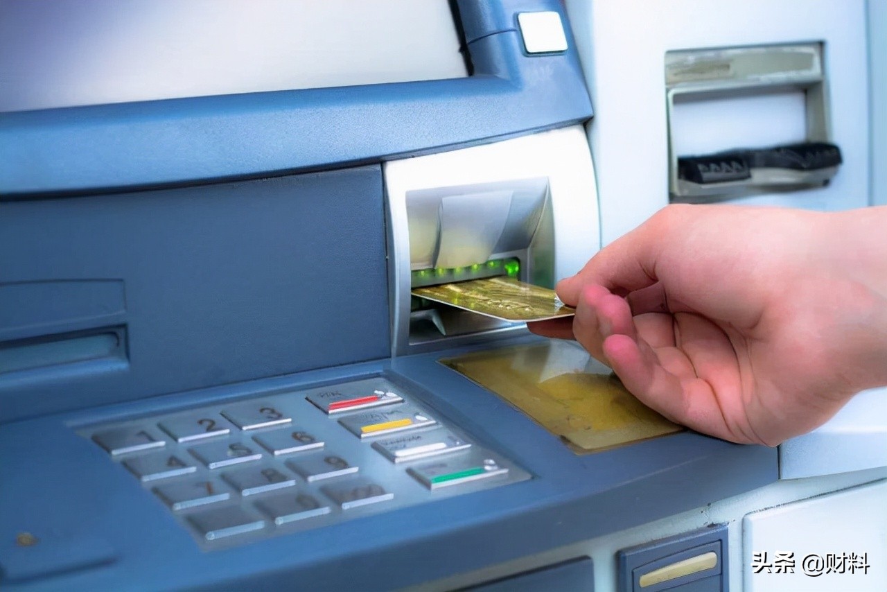 2家银行宣布柜台、ATM机将无法取现！合法吗？央行的“态度”来了