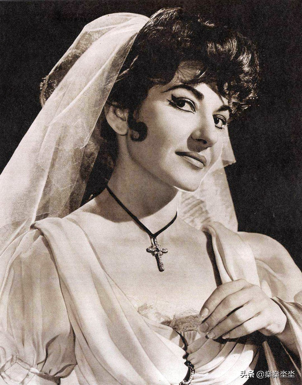 20世纪最伟大的女高音歌唱家玛丽亚·卡拉斯，为爱心碎而死