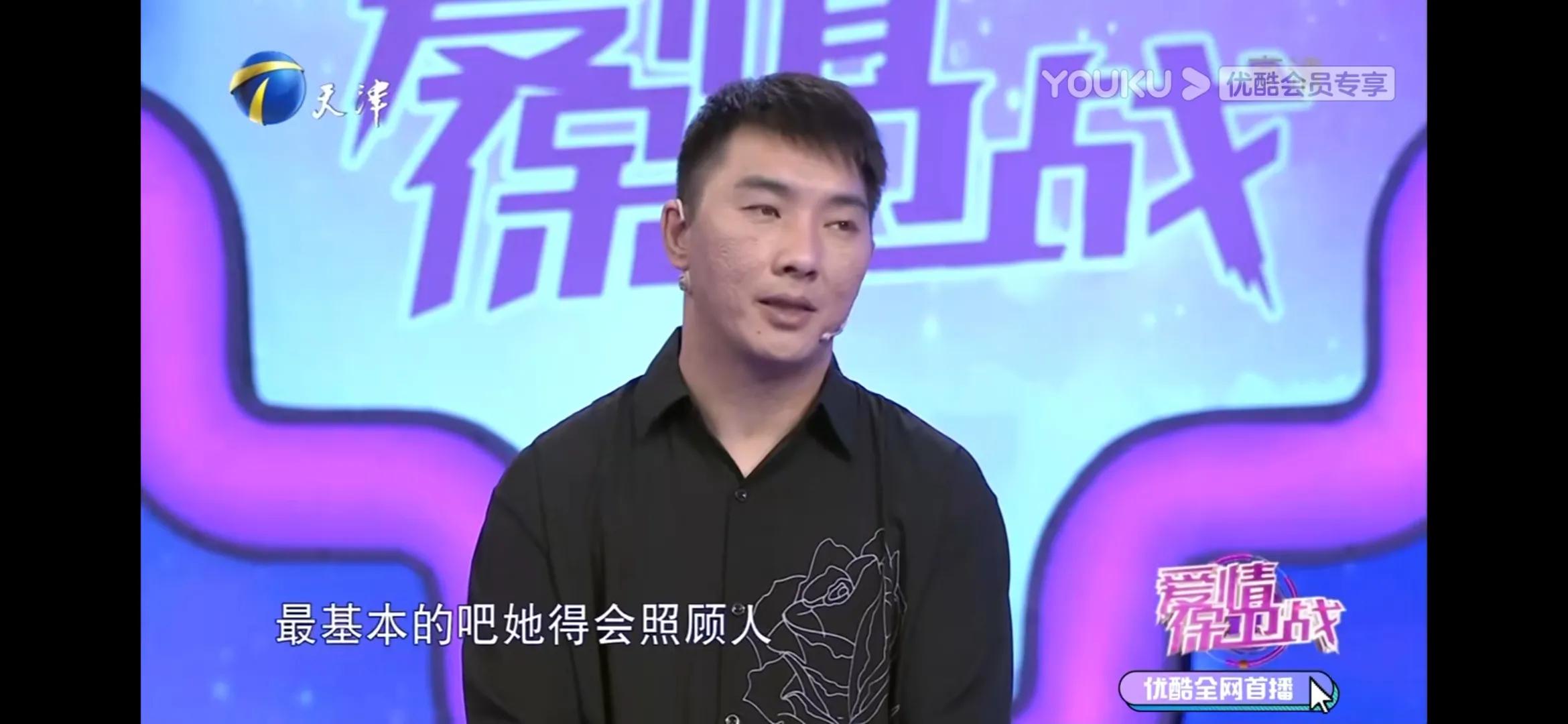 他对妻子说：“你光赚钱不行，还得打理好家庭”
