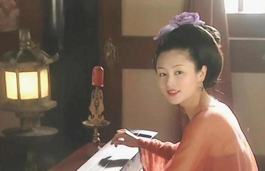 “歪瓜裂枣”别硬演公主，这9位女星告诉你，什么才叫金枝玉叶