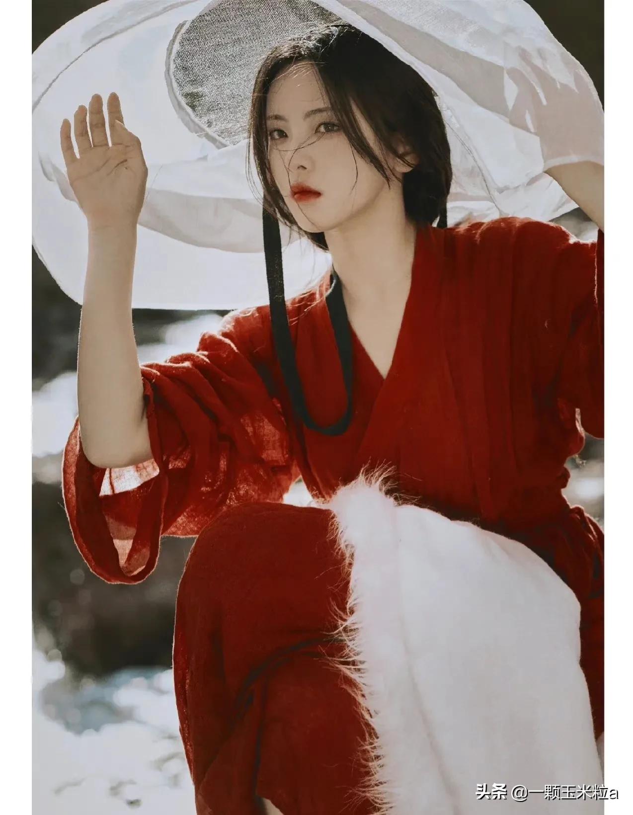 杨超越绝美红衣造型