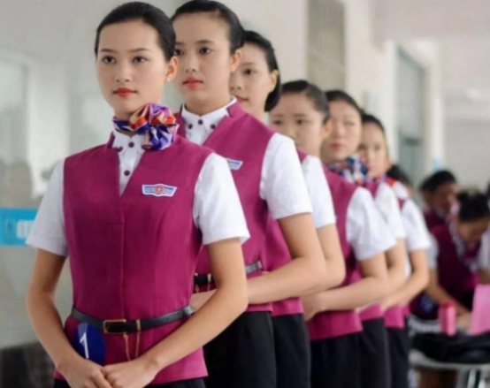 这些工作看起来年薪几十万，实际上工资并不高，空姐也不例外