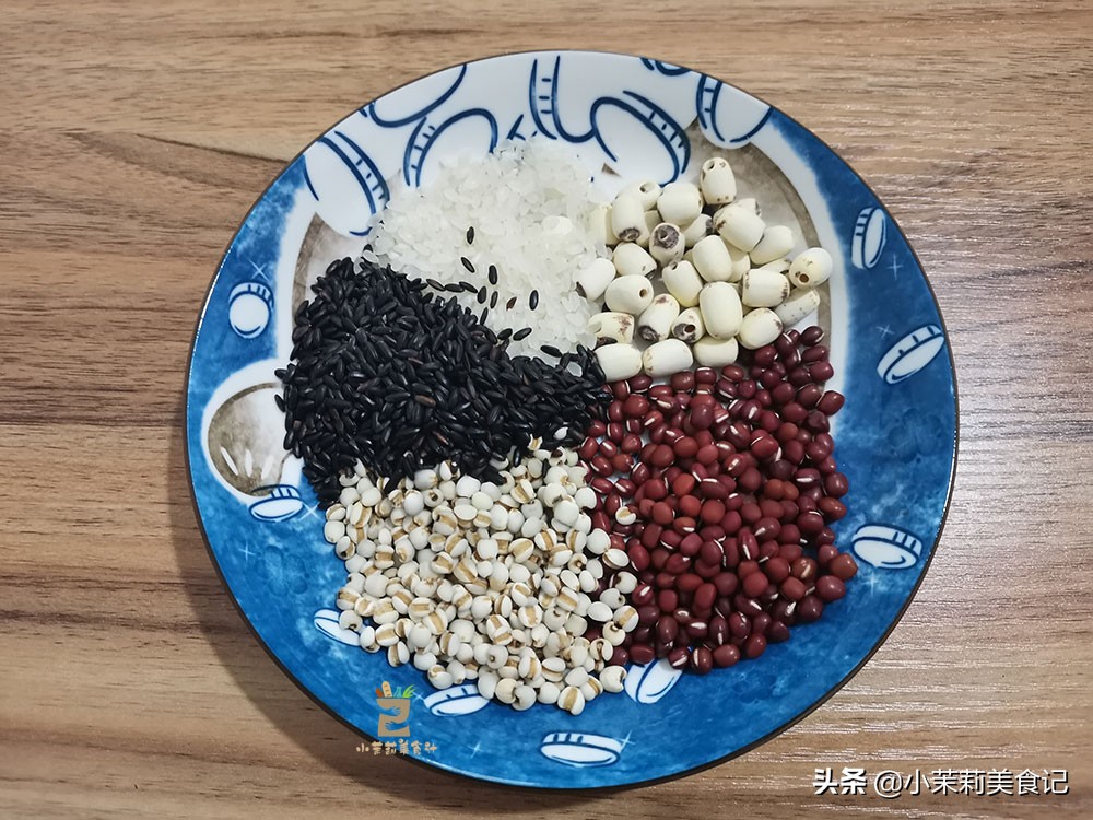 女人们：皮肤干燥，别只会敷面膜，常吃8种食物，水润嫩白美美哒