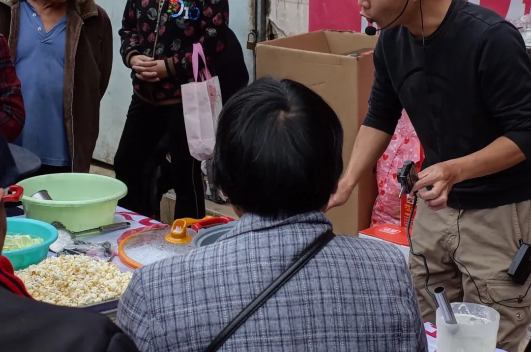 飘了,反套路的“硬核市集”给我找到了