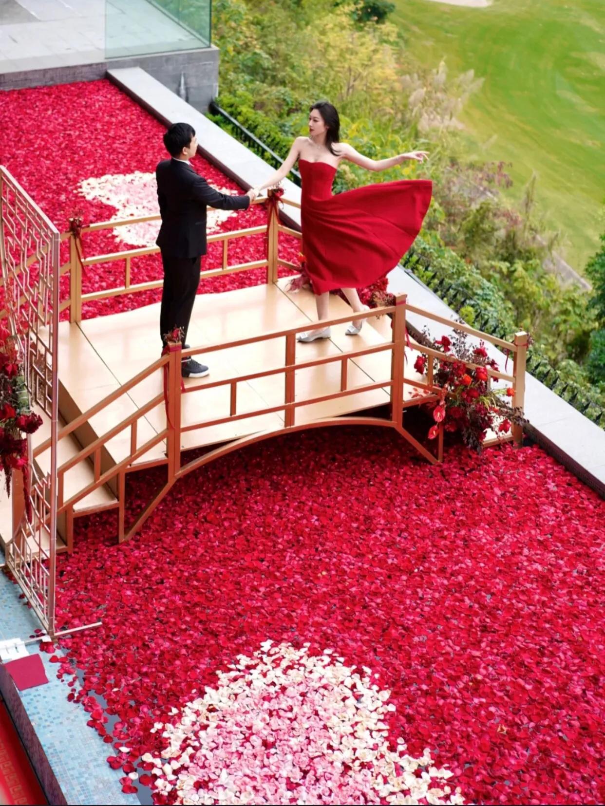 她是陈佩斯外甥女，毕业名校，办明星婚礼，产后住88万月子中心