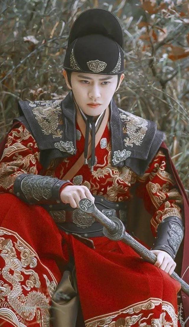 高冷人设别瞎演，有人板着脸演成面瘫，有人眼神都是戏有距离感