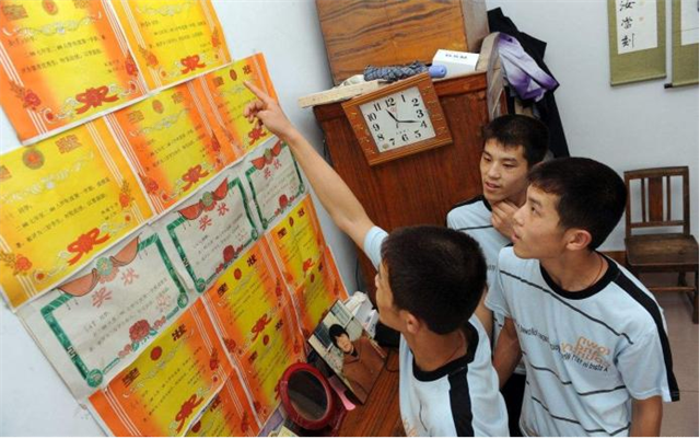 山东三胞胎同时考上211高校，十年后同日成婚：爷爷盼着抱重孙