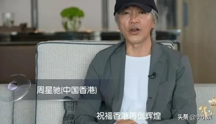 蓝羽大秀琴艺，卢靖姗唱歌受阻，胡兵自曝冷知识：这场晚会太精彩