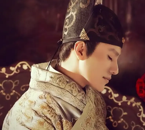 穿飞鱼服我只服这11位男星！穿上后个个化身为万人迷，霸气侧漏