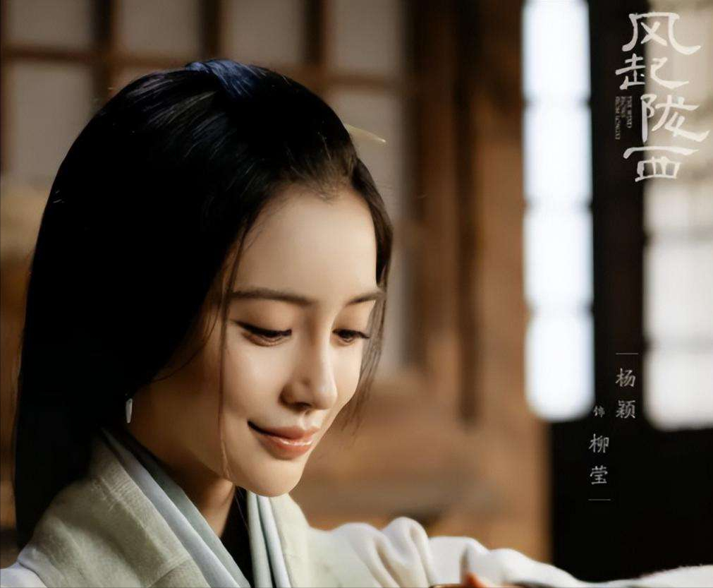 杨颖：离婚不到半年，失去靠山黄晓明的她，除了综艺还有什么？