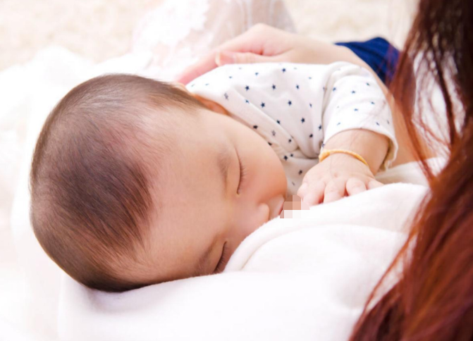 宝妈母乳质量高低，从宝宝的表现就可看出，颜色不是唯一标准