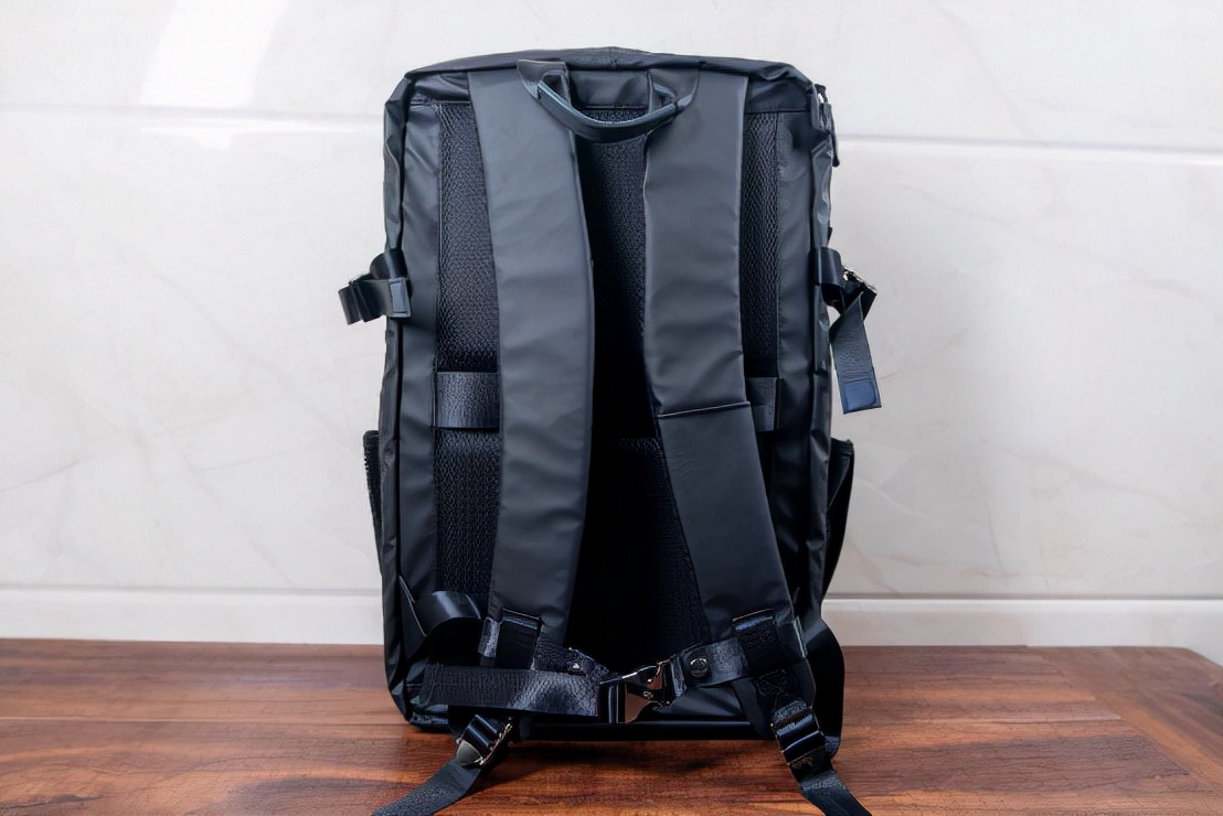 颜值与空间兼得，好看又能装，光影行星宙斯双肩包体验