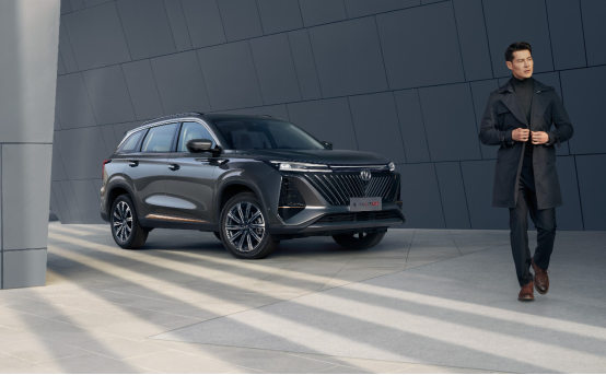 标配爱信8AT的国民SUV，第二代CS75PLUS上市，售12.49万起