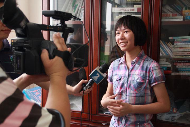 大学生可以“缓两年”毕业，应届生身份不再吃香？引发网络热议