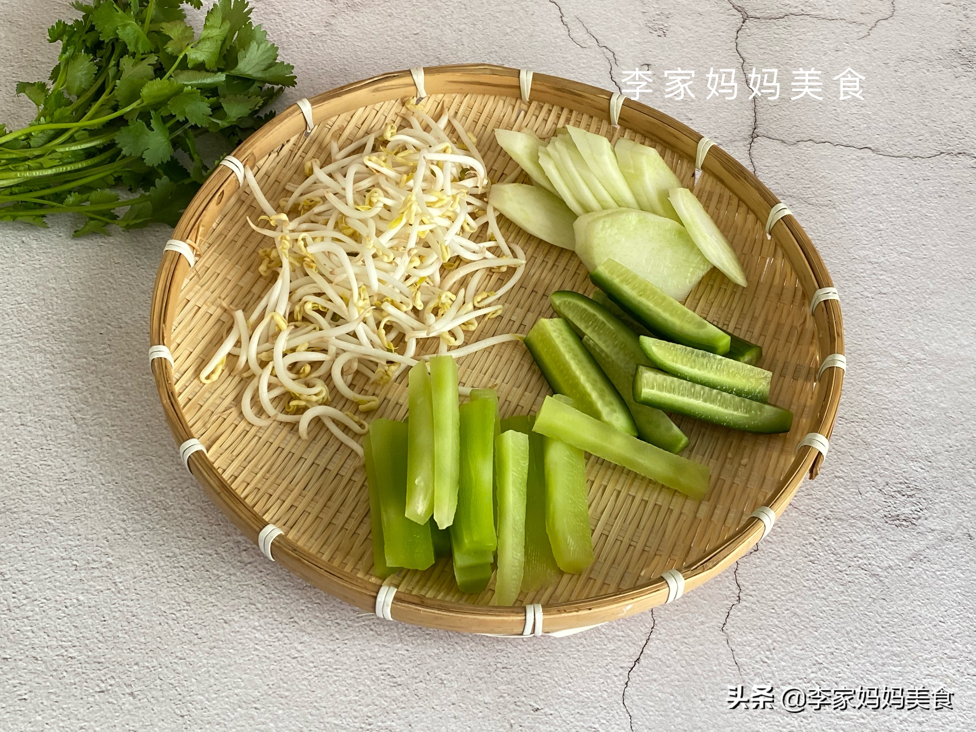 煮牛肉，别急着下锅，多做2步，肉嫩汤鲜无腥味，营养又解馋