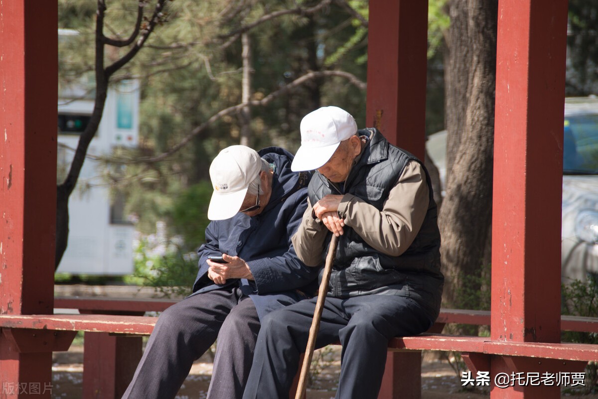 2021年父亲患癌去世，浙江女员工回家奔丧3天，公司：你被开除了