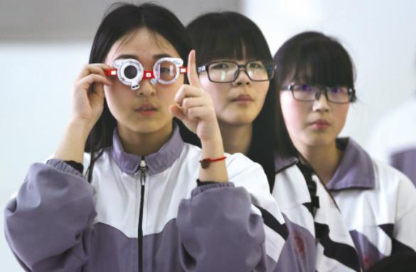 高考体检有多严格？需要“全部脱光”检查吗？医生表示我也不想看