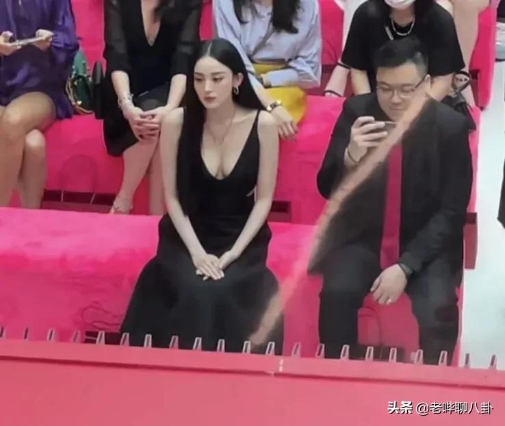 明艳美人娜扎活动生图，高挑匀称的身材，皮肤白皙光滑，看不腻啊