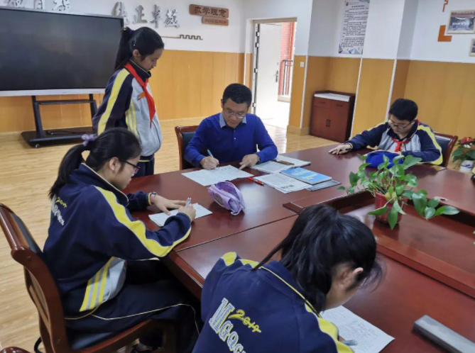 公立初中和私立初中哪个更好，入学三年，才发现差距不是一星半点