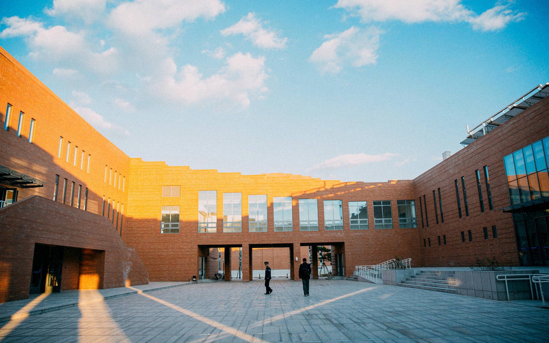 職業(yè)技術(shù)學(xué)校是中專嗎？|三江職業(yè)技術(shù)學(xué)校