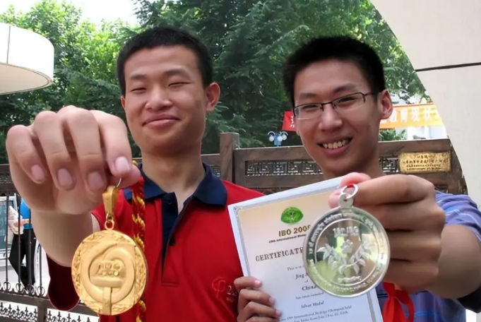 被称为“韦神”接班人，叶珈宁究竟有多优秀？看过他的履历就懂了