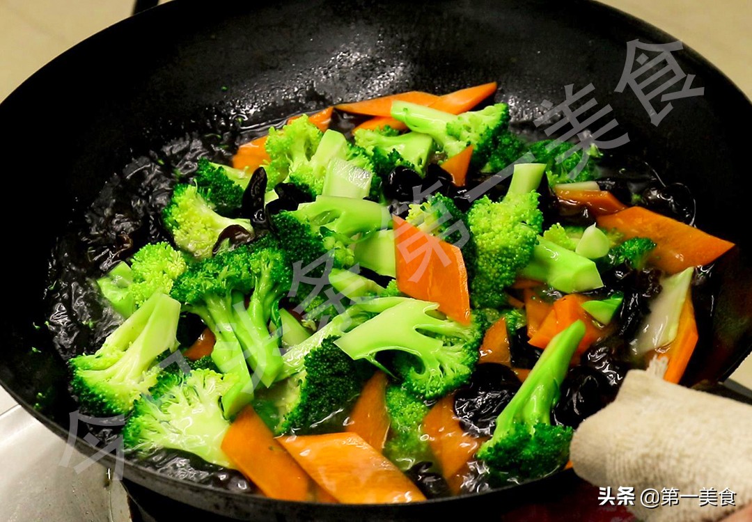 冬天太阳晒得少，推荐吃这6种“高钙菜”，家常又美味，强筋健骨