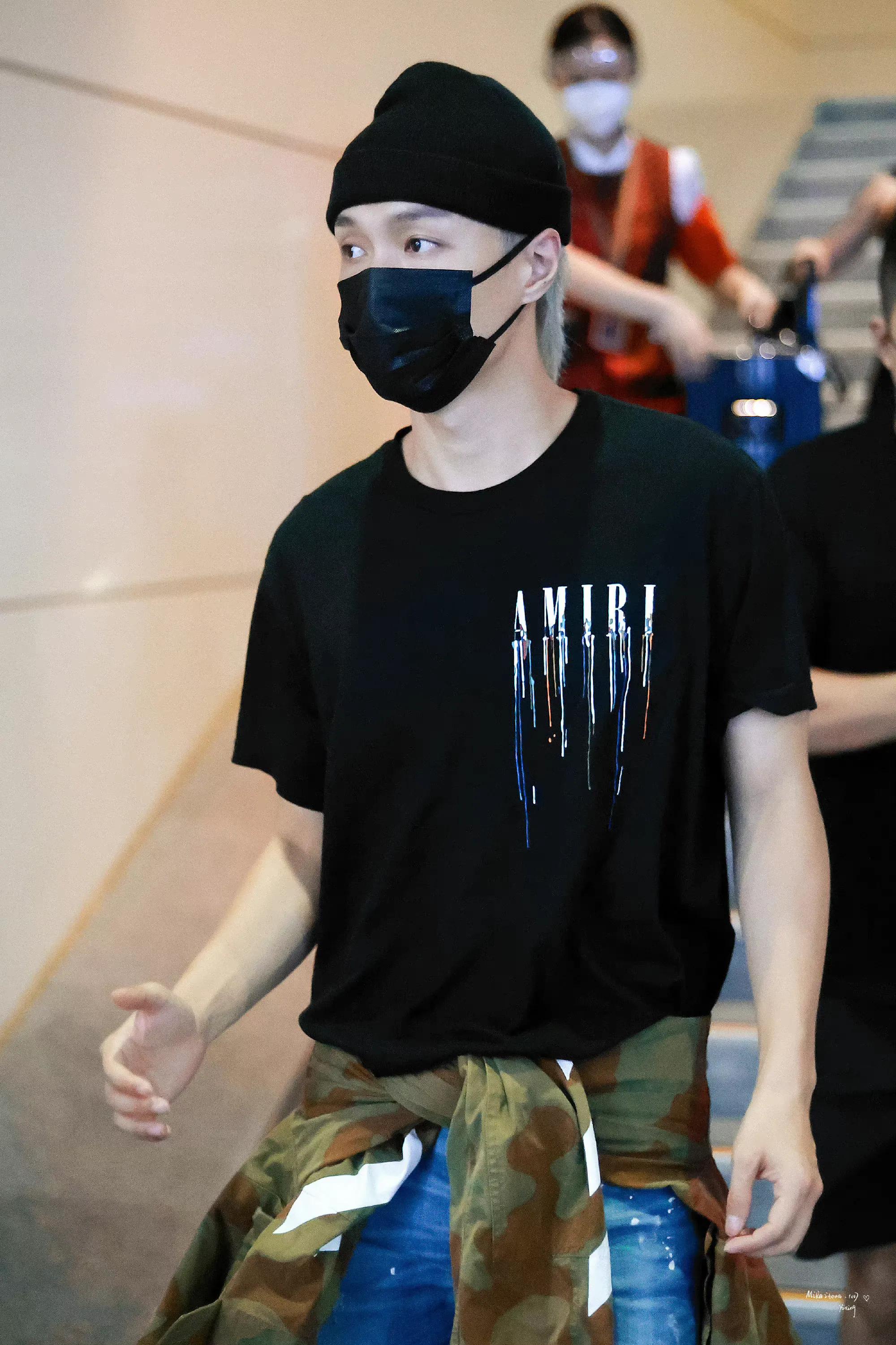 许佳琪银发，张艺兴银发，同是爱豆出身，同是银发造型，谁更好看