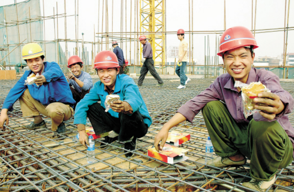 13年前，美国外教嫁给大9岁中国保安，曾轰动一时，现在咋样了？