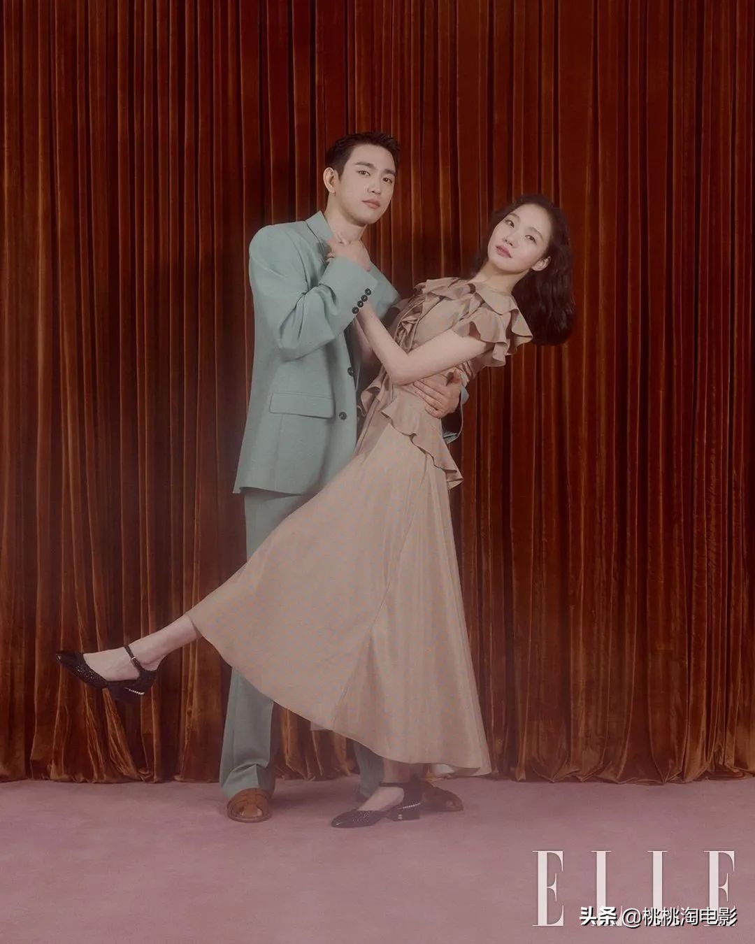 韩国女星金高银《ELLE》封面大片，烟熏妆羊毛卷酷劲十足