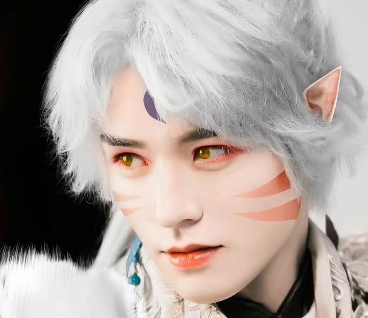 同样是演“白发美男”，有人一眼万年，有人像顶了一头枯草