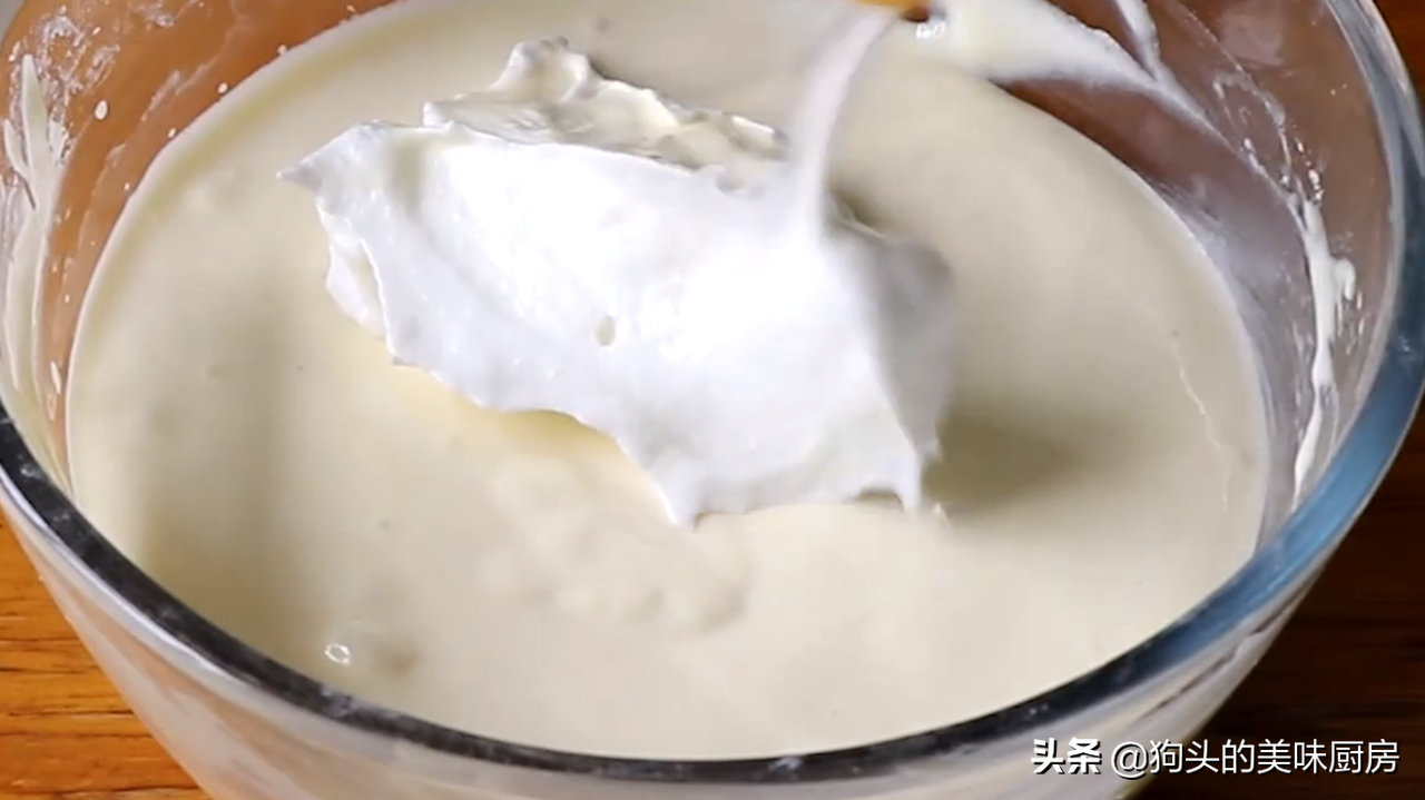 圣诞吃蛋糕，不用烤箱也能做，方法简单，孩子爱不释手，一看就会