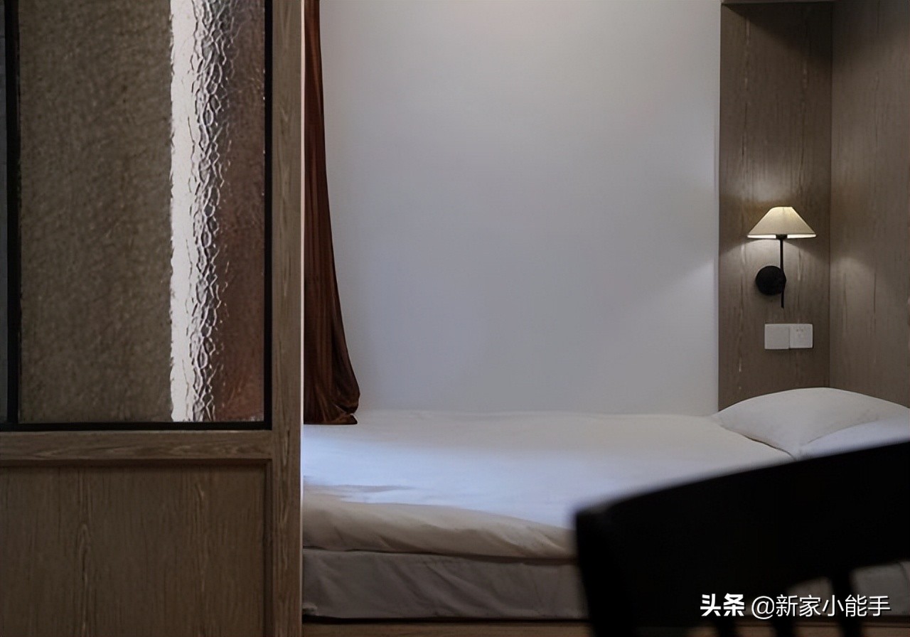看她家仅有30平学区房，经过合理设计，能满足一家四口基本生活