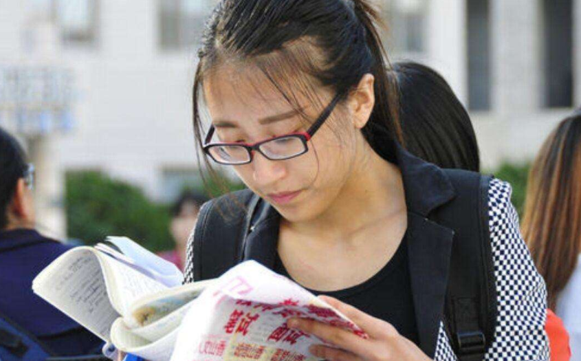 这所985高校遇“滑铁卢”，考研报名人数锐减，上岸难度有所降低