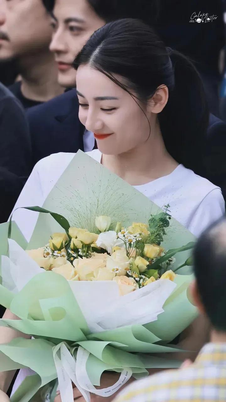 迪丽热巴的颜值是否过誉？