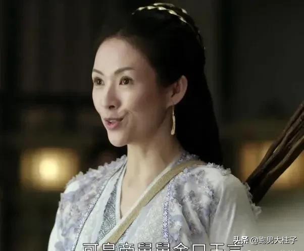 强行扮嫩，妈味十足，求求这几位明星别再演超龄少女了