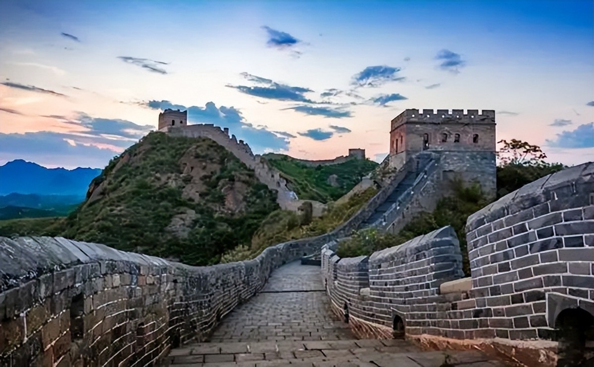 秦始皇为什么把“寡人”改成“朕”，有何深意？